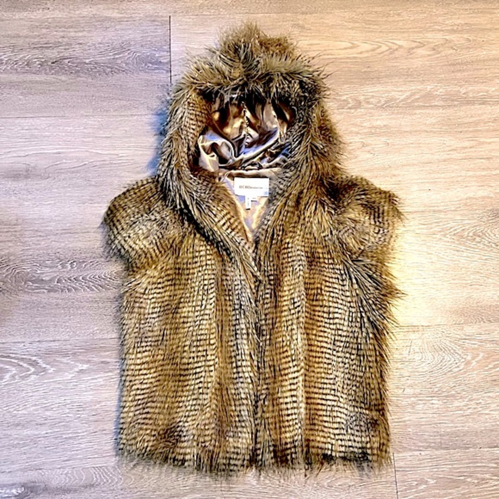 BCBGENERATION • Faux-Fur Hooded Vest • Size XS-Small • Brown, Golden, Tan, Cream